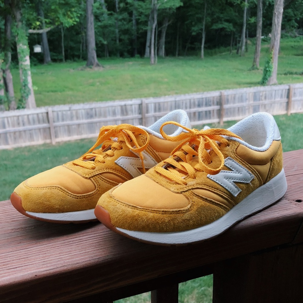 *LIMITED EDITION* New Balance 420 Sneakers